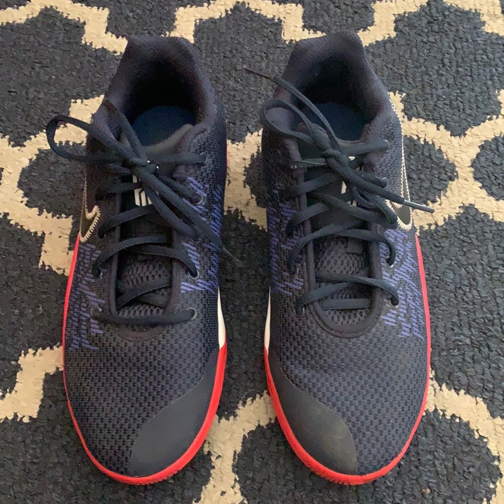 used Kyries shoes size 7 kids